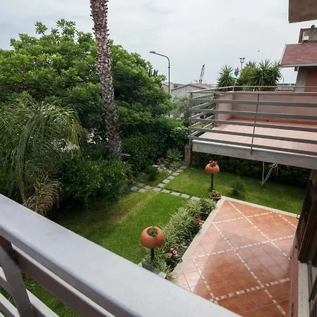 ベッド・アンド・ブレックファスト Carmen SantʼAlessio Siculo